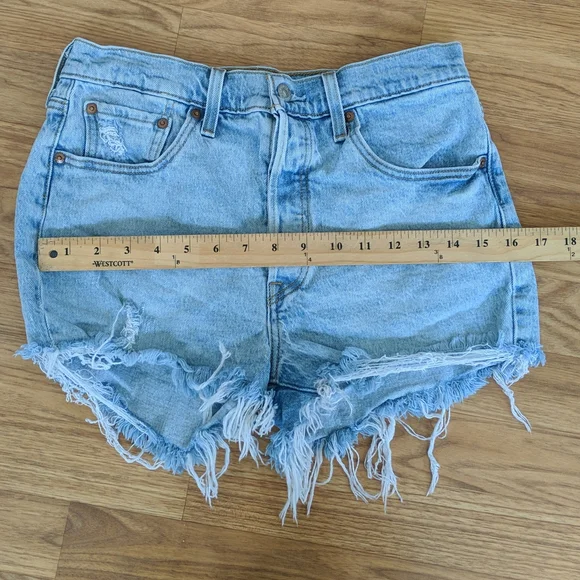 Levi's 501 jean Shorts Size 28 frayed